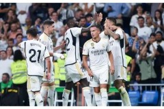 巴塞罗那三将加盟巴黎：梅西领衔，金球奖排名风云再起